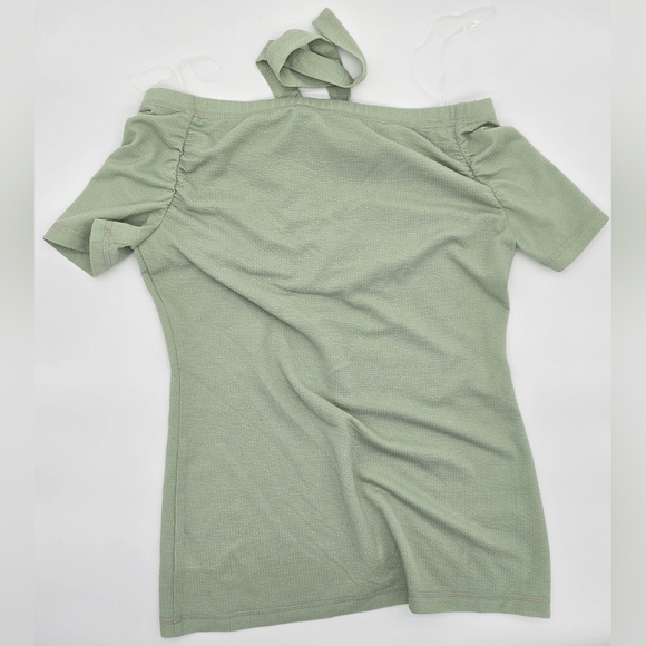 Green top - Picture 2 of 2